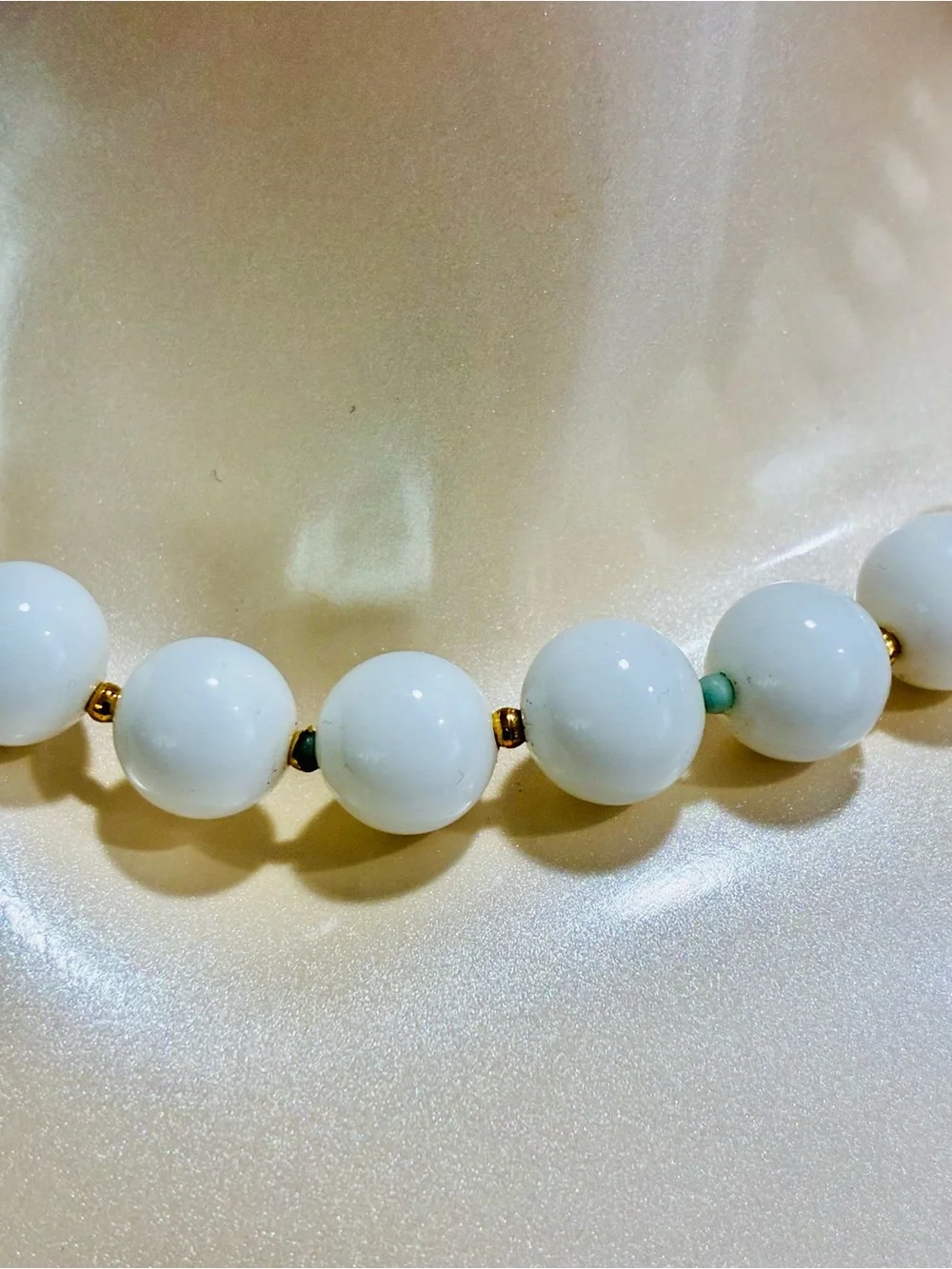 VTG Classic White Bead Necklace with Gold Accents Retro MCM Every Day Casual